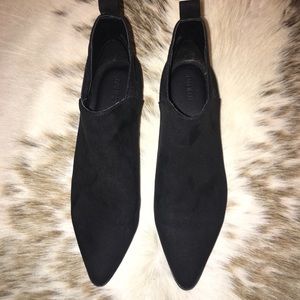 Forever 21 black pointed toe booties size 7